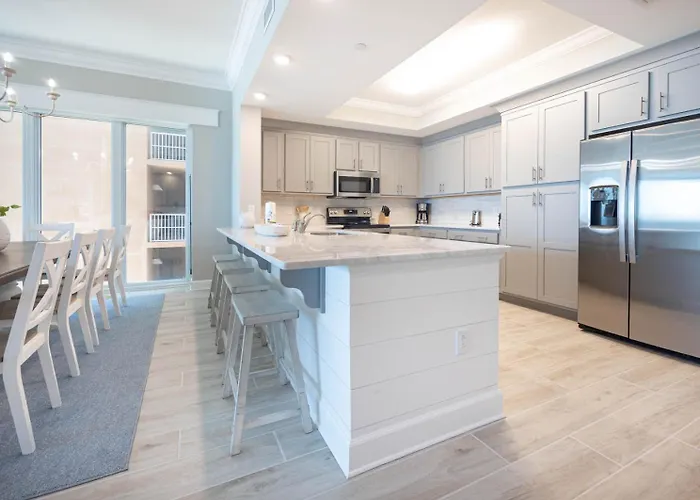 Phoenix Gulf Towers 405 Apartment